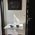 Luxussátor Containers Amenage Au Coeur Des Chants Des Grenouilles *