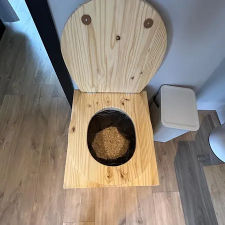 Containers Amenage Au Coeur Des Chants Des Grenouilles * Hotton