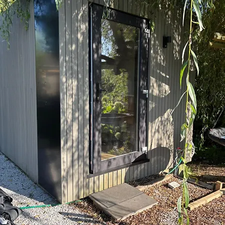 Containers Aménagé Au Cœur Des Chants Des Grenouilles