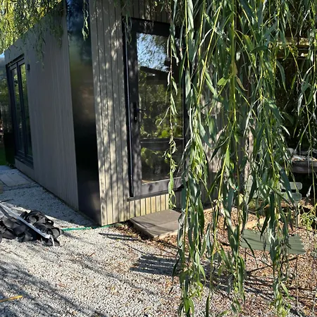 Containers Amenage Au Coeur Des Chants Des Grenouilles Luxussátor Hotton