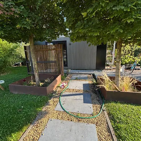 Containers Amenage Au Coeur Des Chants Des Grenouilles Οργανωμένο κάμπινγκ *