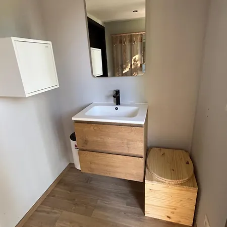 Containers Amenage Au Coeur Des Chants Des Grenouilles *