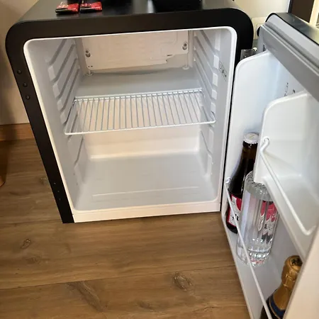 Containers Amenage Au Coeur Des Chants Des Grenouilles Οργανωμένο κάμπινγκ