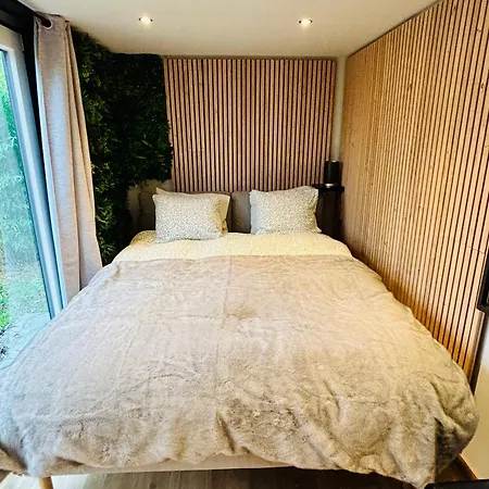 Containers Amenage Au Coeur Des Chants Des Grenouilles Luxussátor Hotton