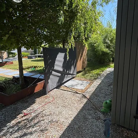 Containers Amenage Au Coeur Des Chants Des Grenouilles Luxussátor